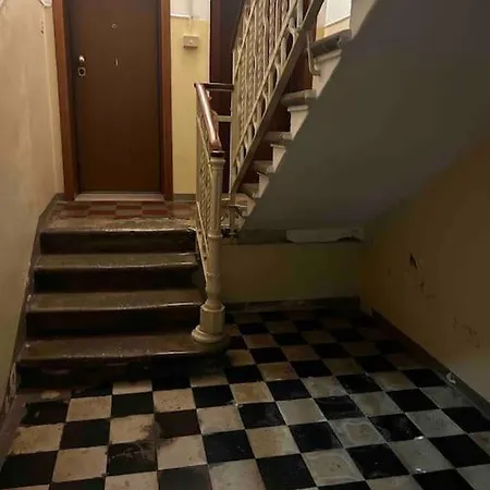 Apartman Mirella Apt, 2min Train Station