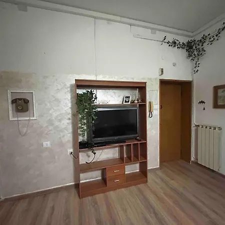 Mirella Apt, 2min Train Station