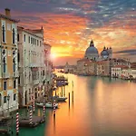 Mirella Apt, 2min Train Station