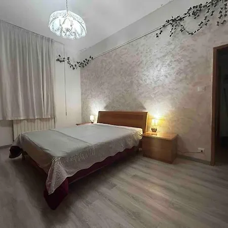 Mirella Apt, 2min Train Station شقة ميستر