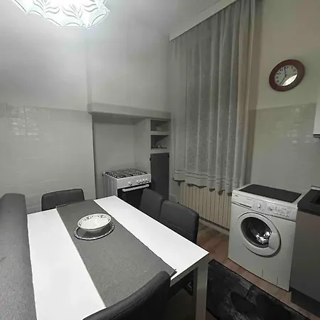 شقة Mirella Apt, 2min Train Station ميستر