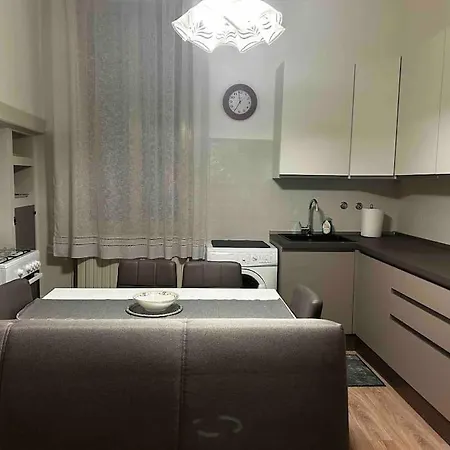 شقة Mirella Apt, 2min Train Station