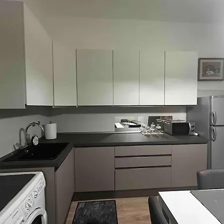 Mirella Apt, 2min Train Station ميستر